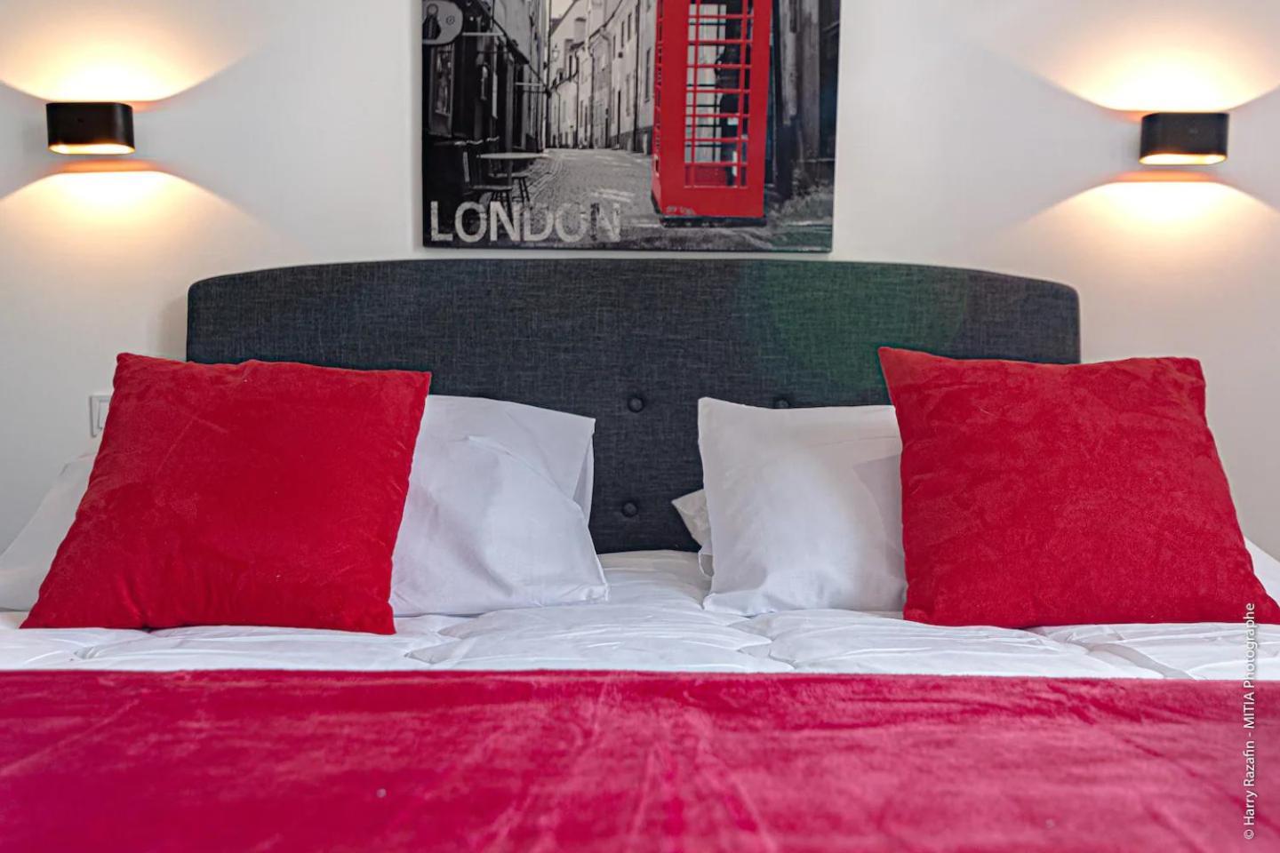 Les Suites Locarno Лимож Екстериор снимка